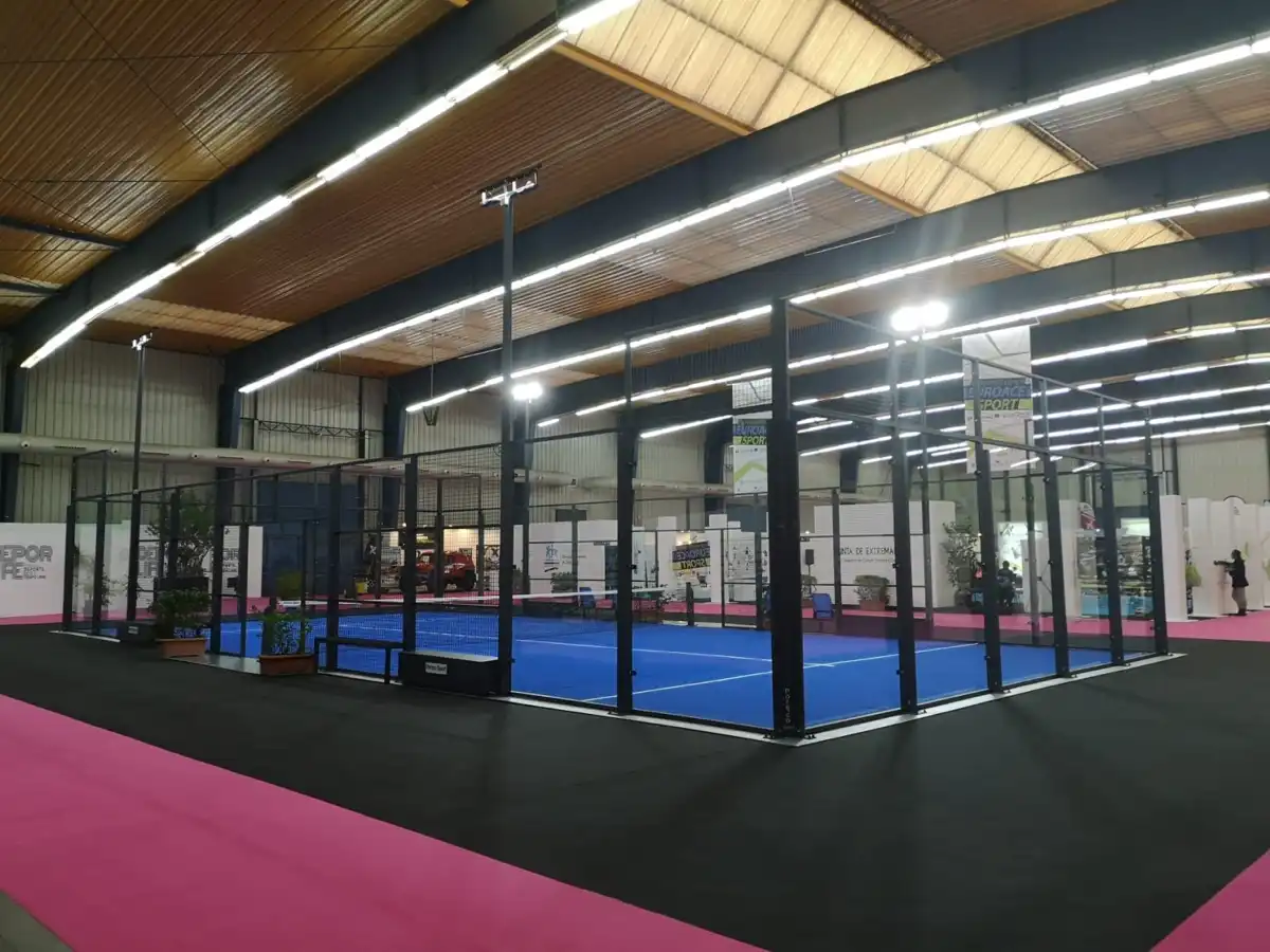 Pista móvil de club en una feria en España